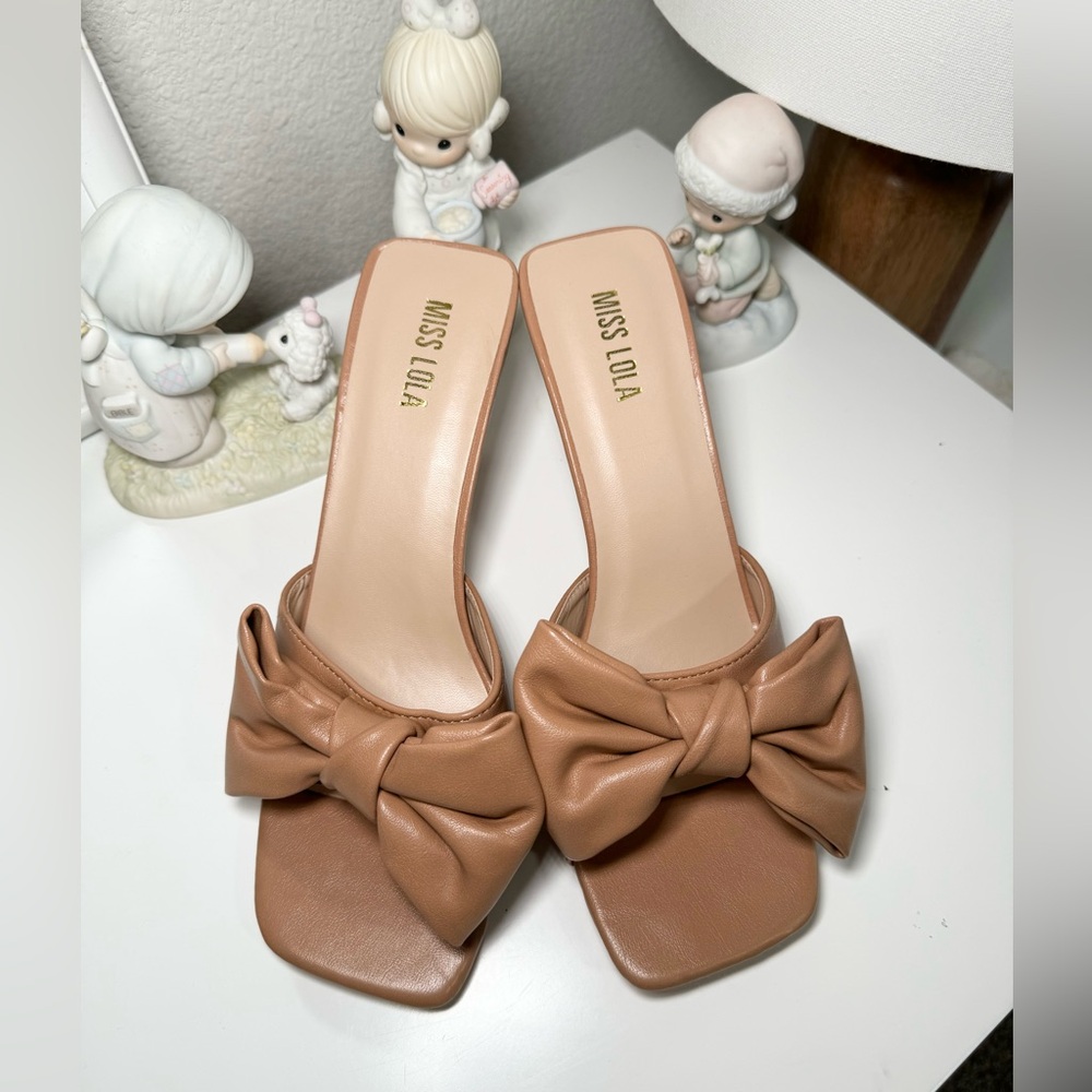 Miss Lola Camel Bow Kitten Heels.